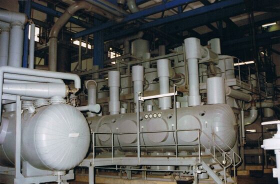 Vacuum cooling crystallization plant in horizontal design