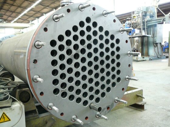 Heat exchanger with carbon tubes